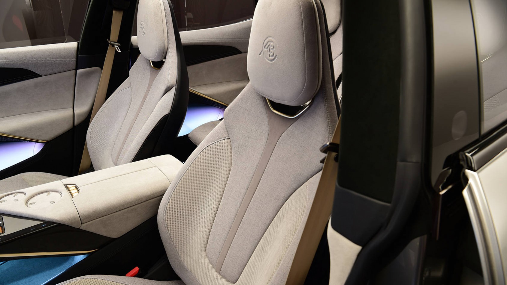 Nowy Lotus Eletre: fotele