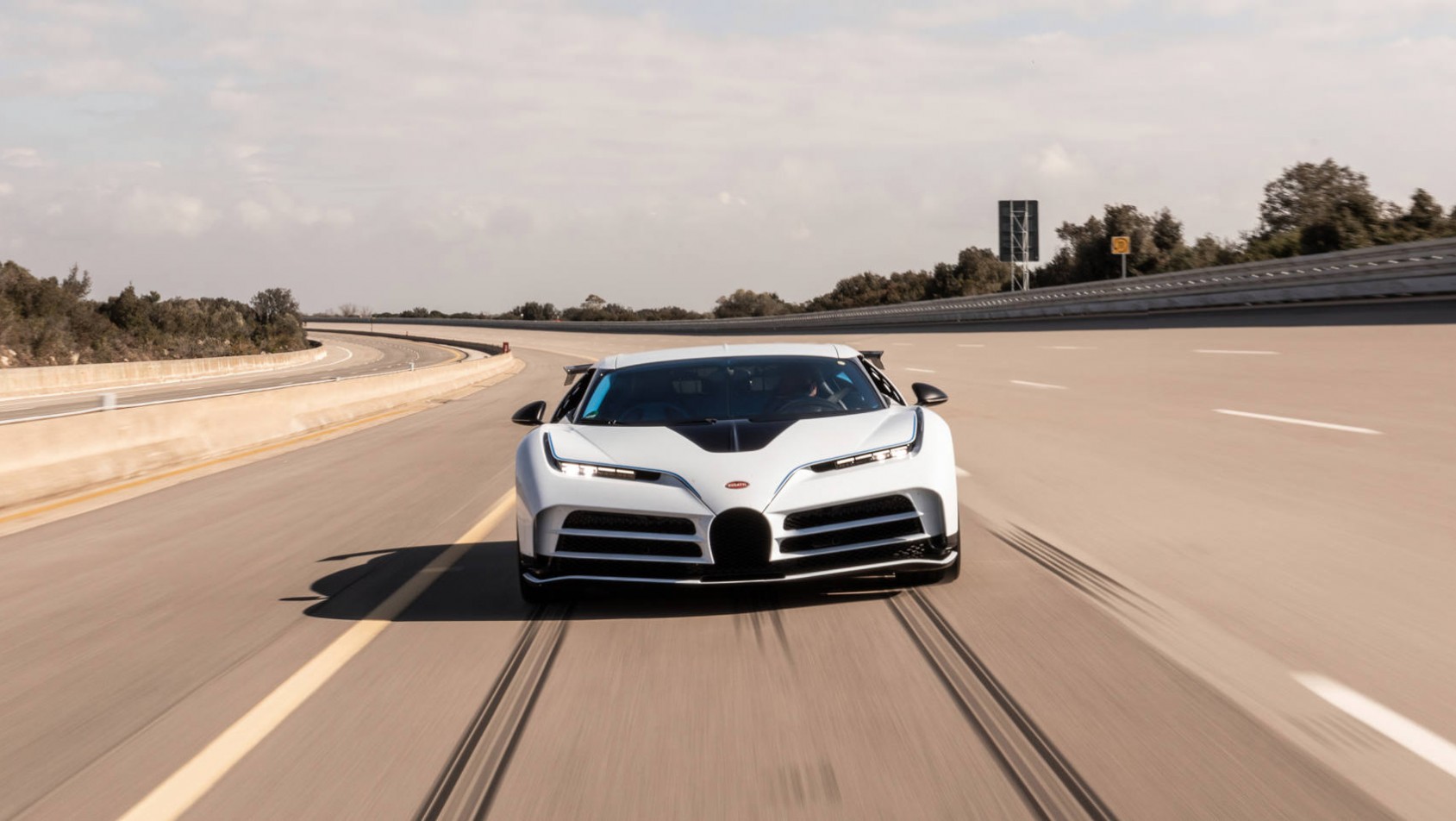 Bugatti Centodieci w ośrodku testowym Nardo we Włoszech