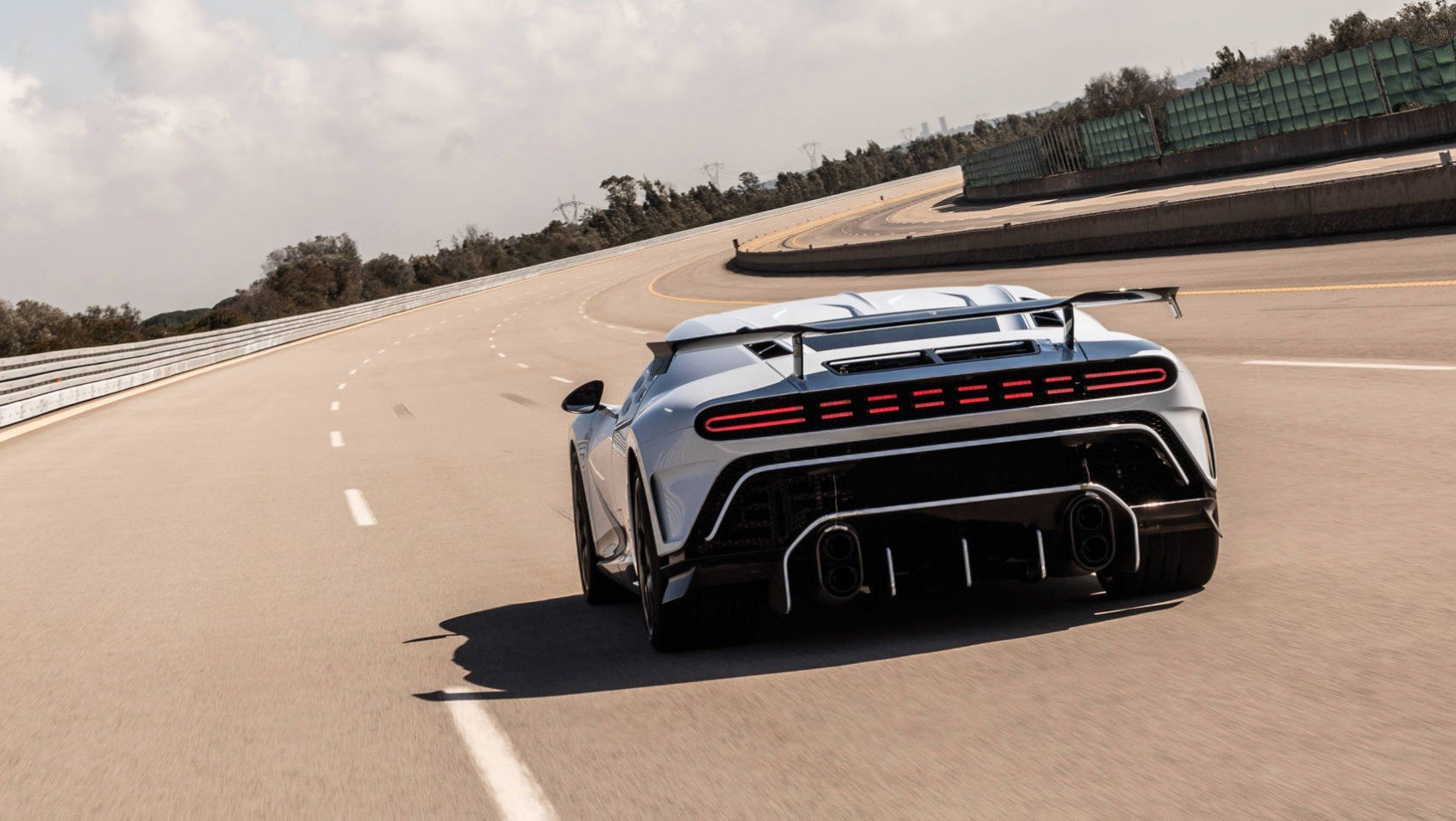 Bugatti Centodieci na torze Nardo