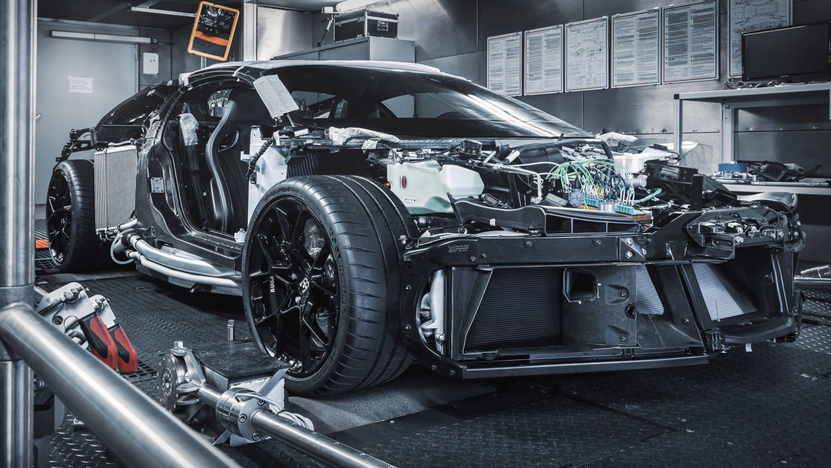 Bugatti Centodieci na linii produkcyjnej