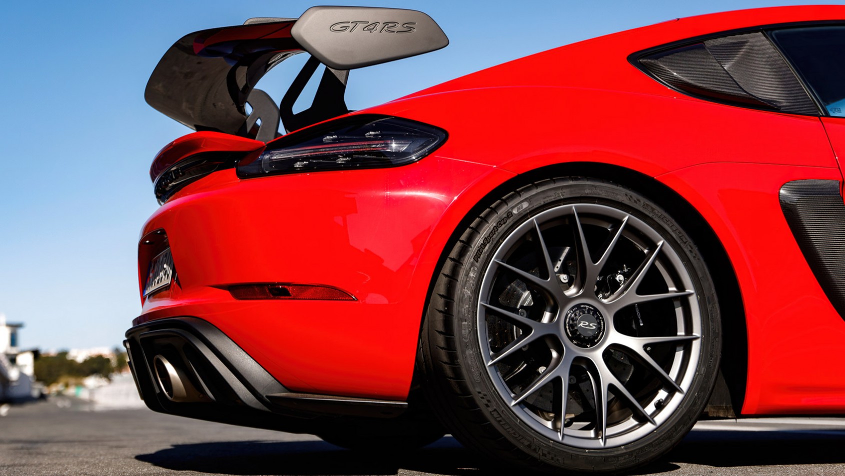 Porsche Cayman GT4 RS tylne skrzydło