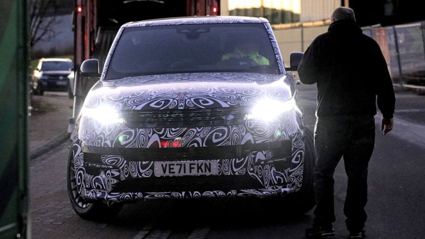 Nowy Range Rover Sport - wszystko co wiemy o nowym rywalu BMW X5 Range Rover Sport spyshot