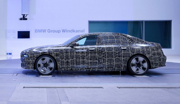 BMW i7 sylwetka auta