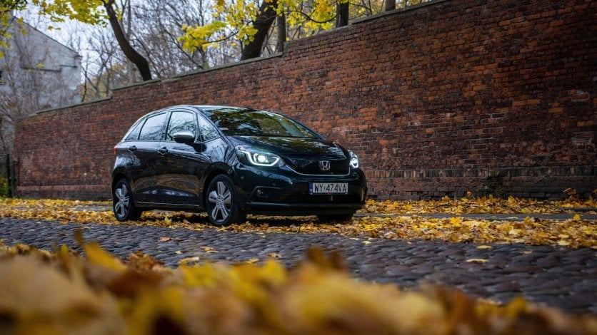 Honda Jazz wśród jesiennych liści