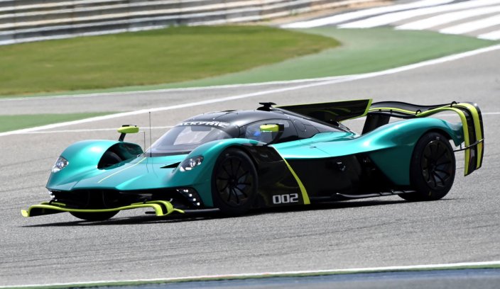 Aston Martin Valkyrie AMR Pro na torze w Bahrajnie