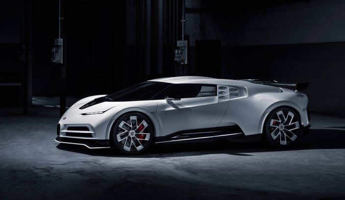 Bugatti Centodieci w studiu