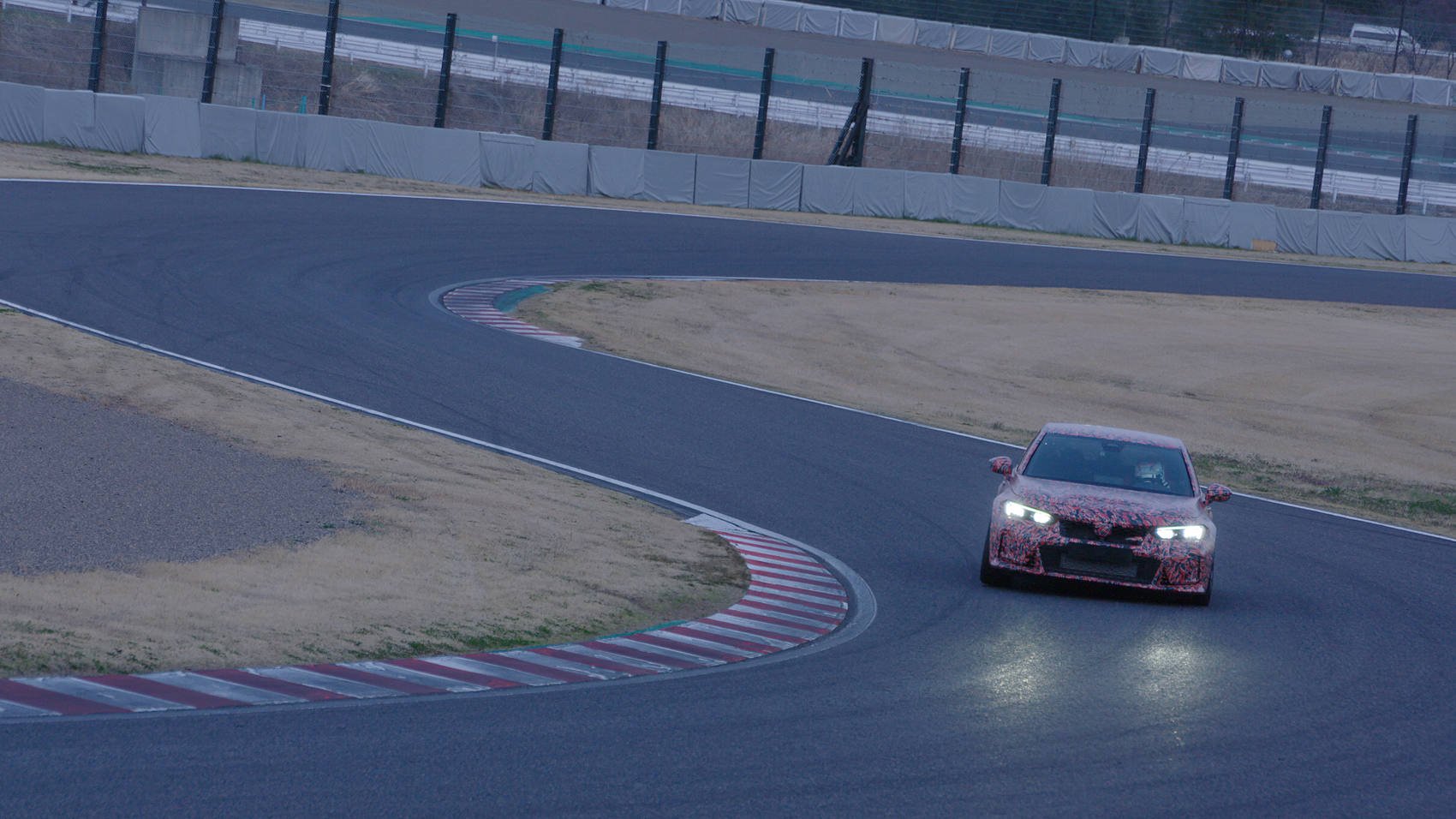 Honda Civic Type R podczas testów na torze Suzuka