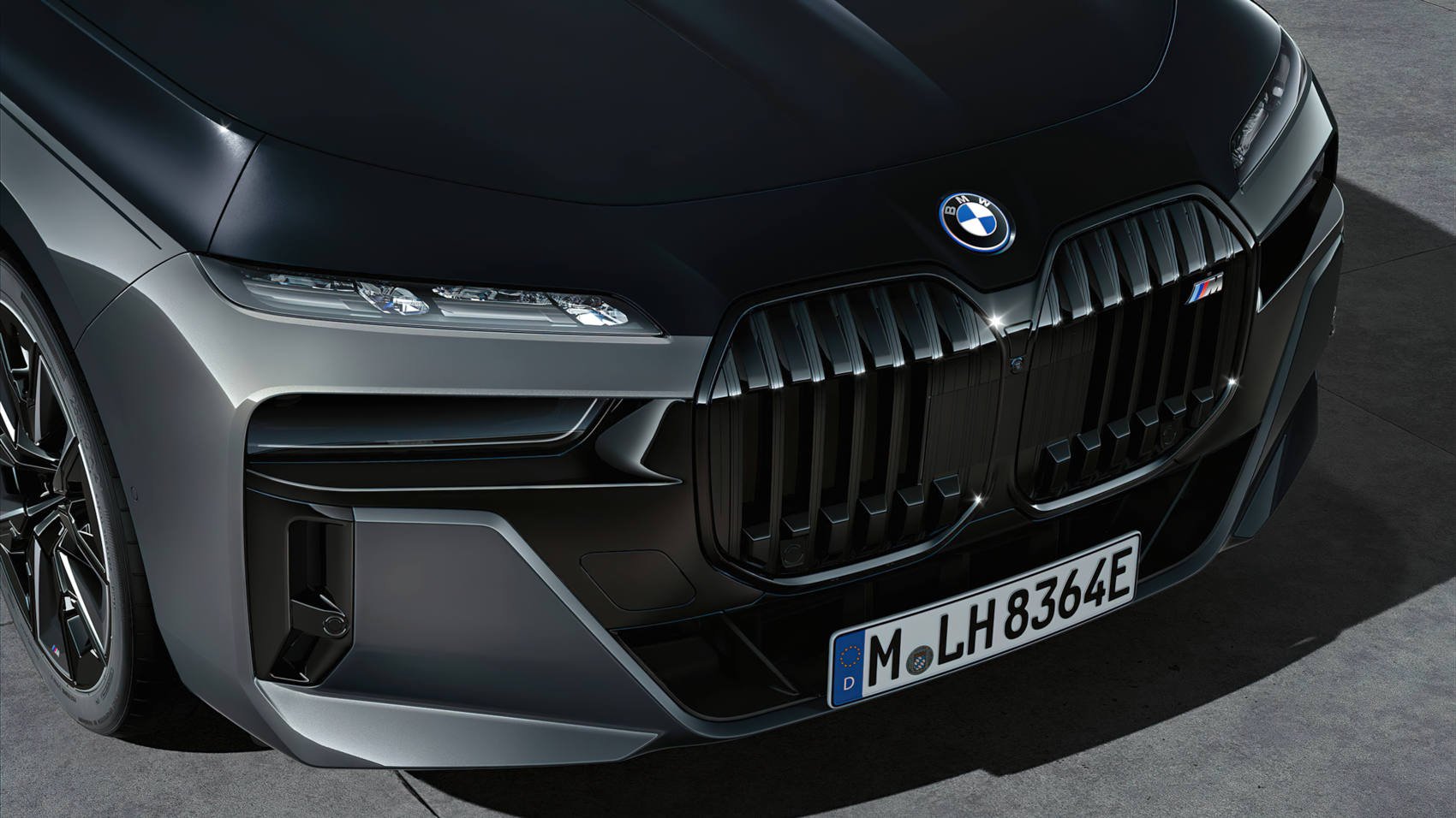 BMW serii 7 - zbliżenie na front auta