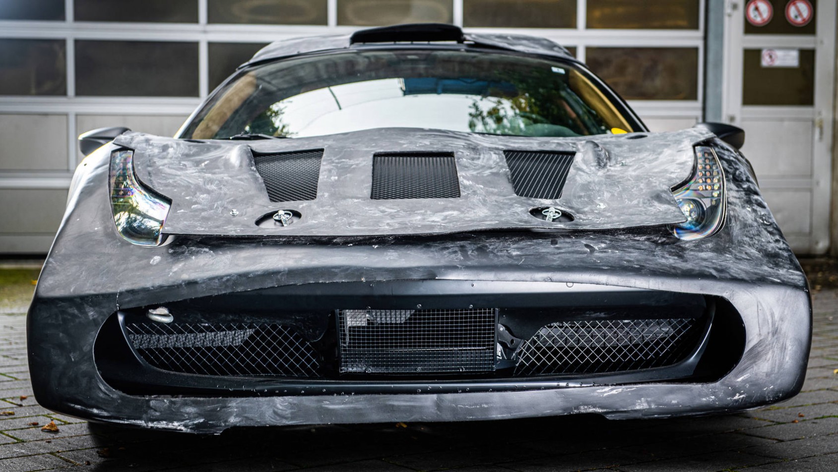 Prototyp testowy LaFerrari - front z elementami kamuflażu