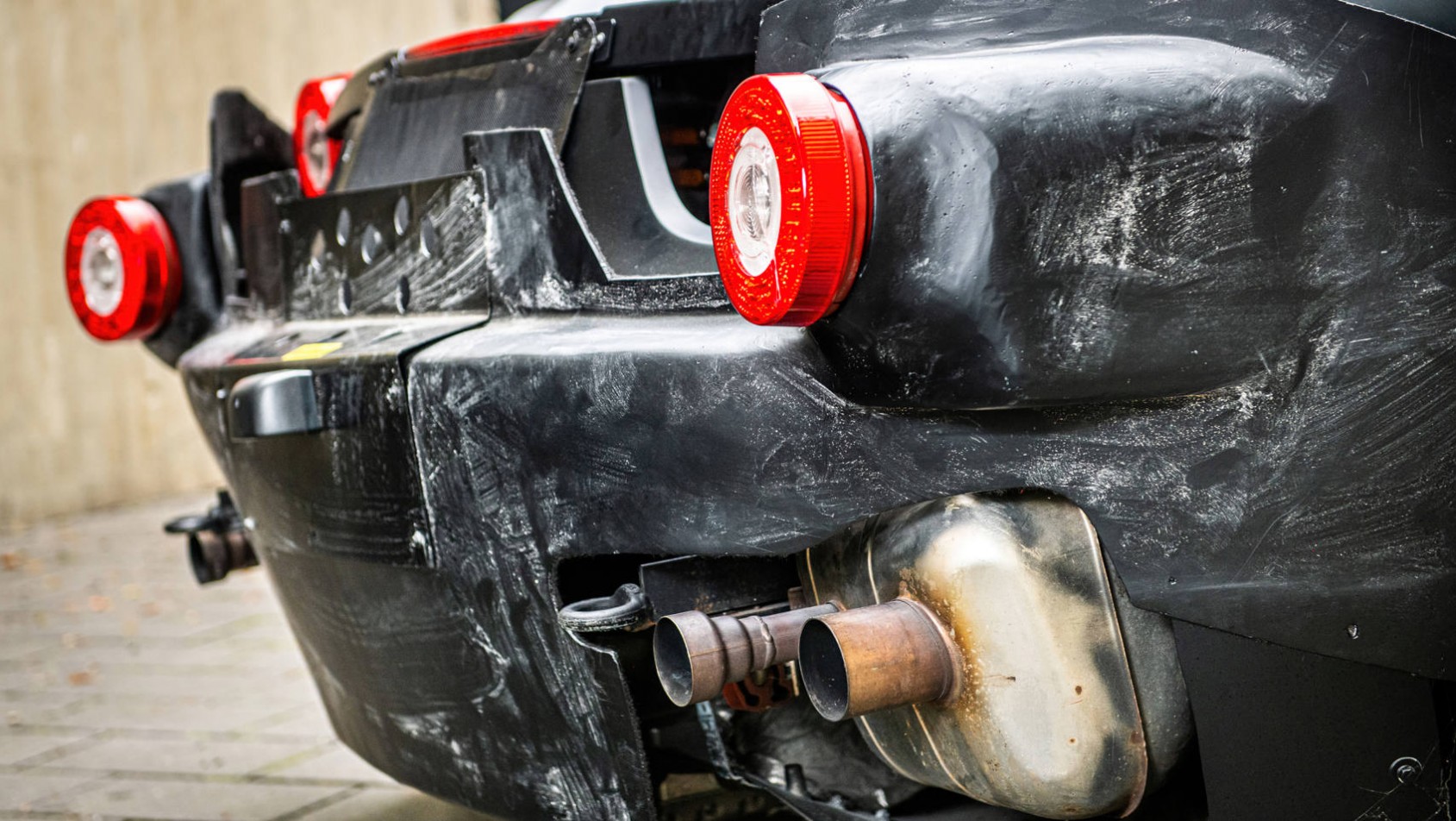 Prototyp testowy LaFerrari - światła tylne i wydech