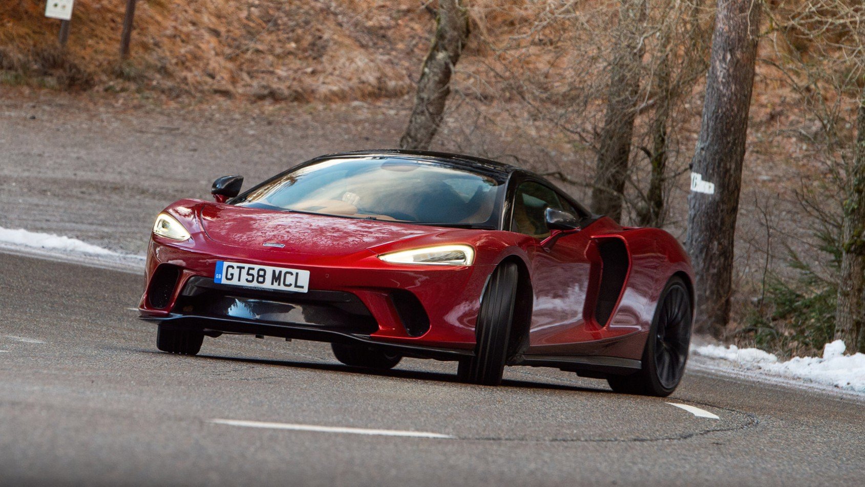 McLaren GT sylwetka z boku