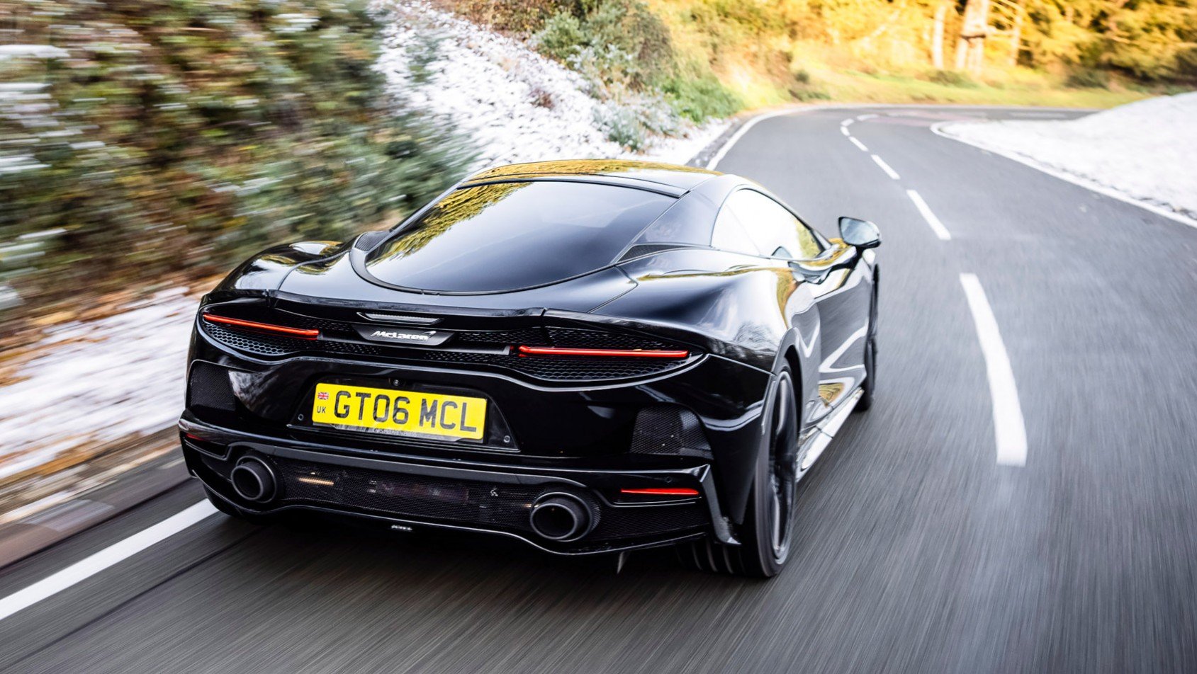 McLaren GT black z tyłu