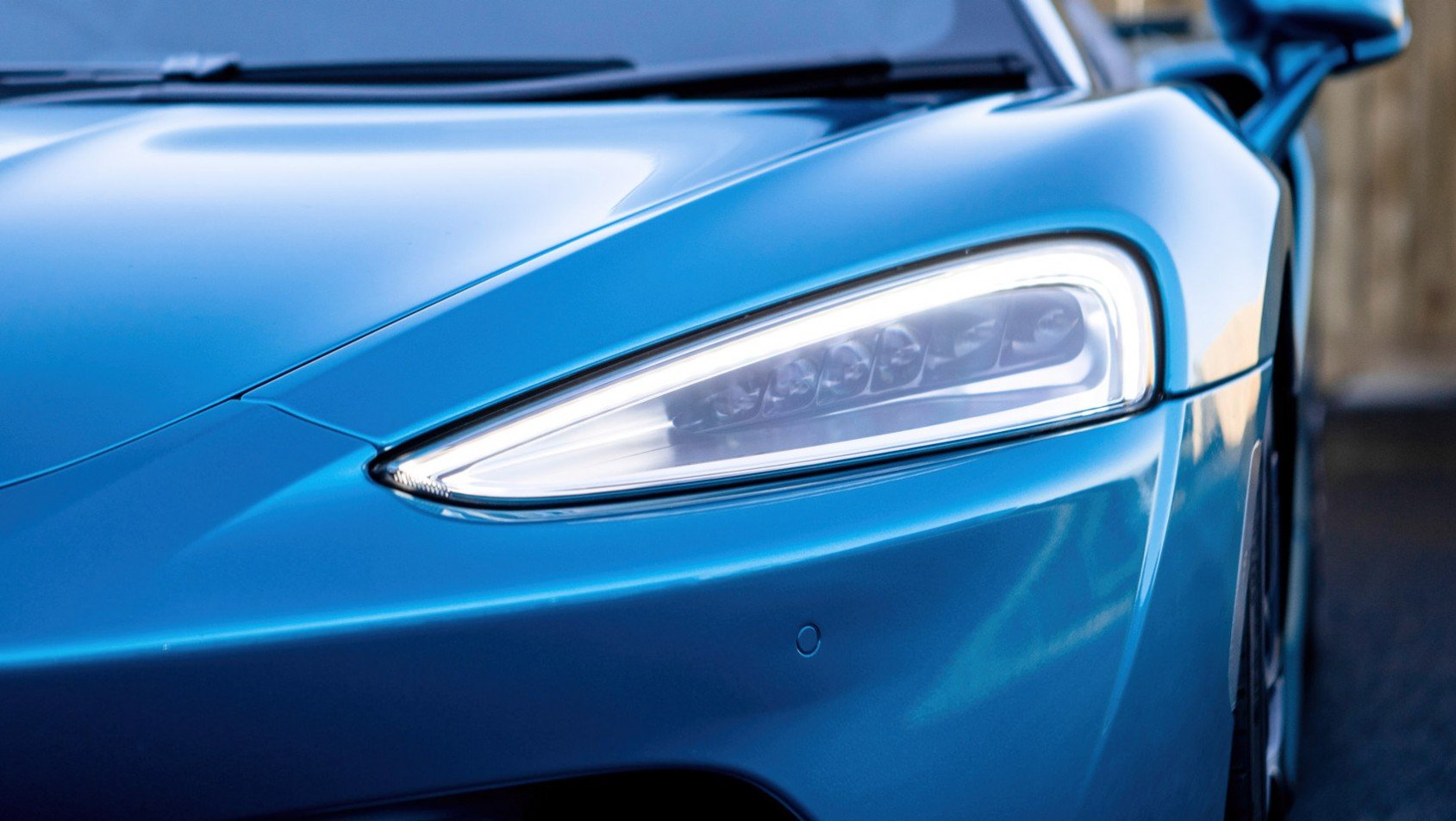 McLaren GT światła