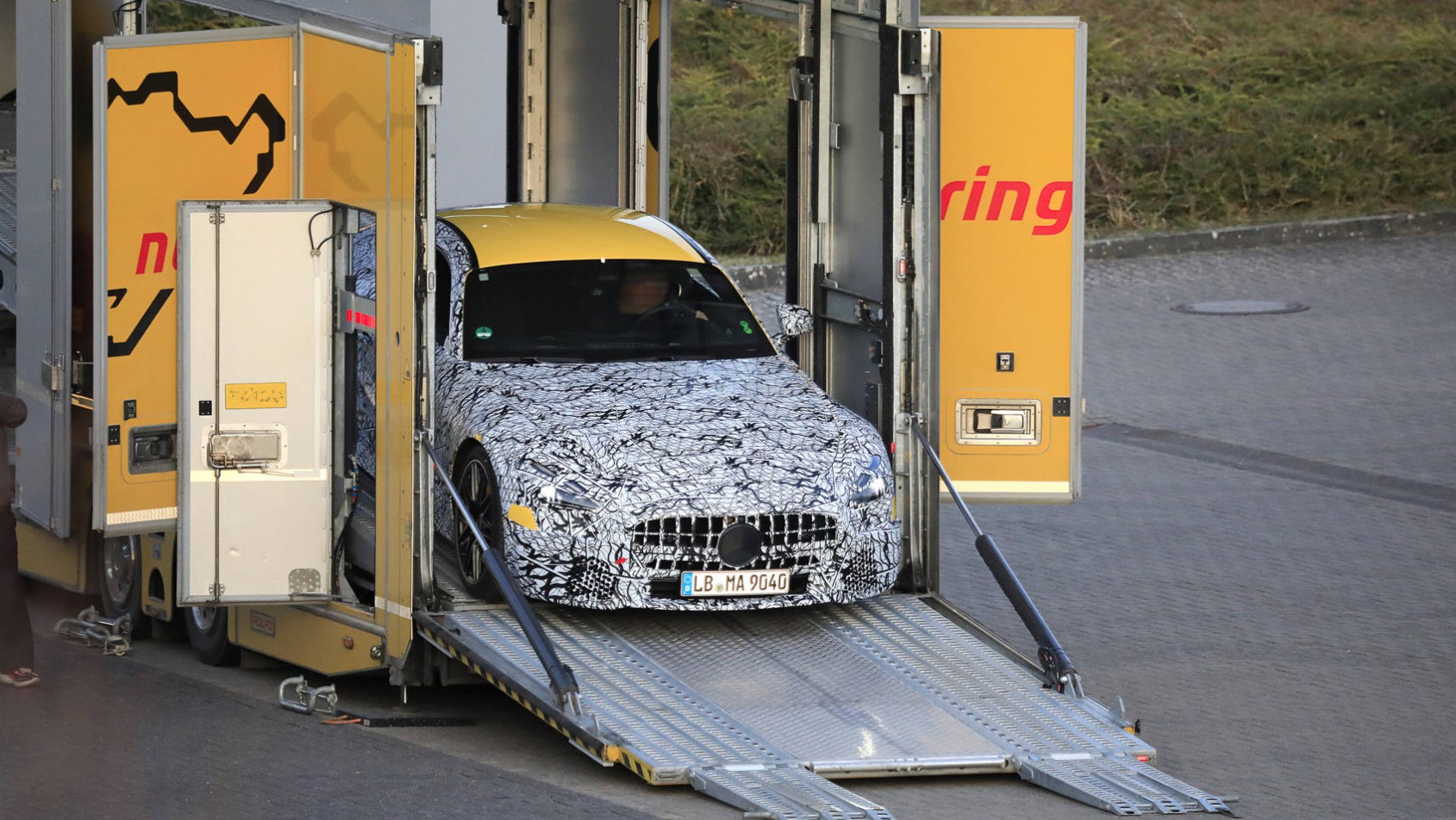 Mercedes AMG GT podczas testów na Nurburgringu