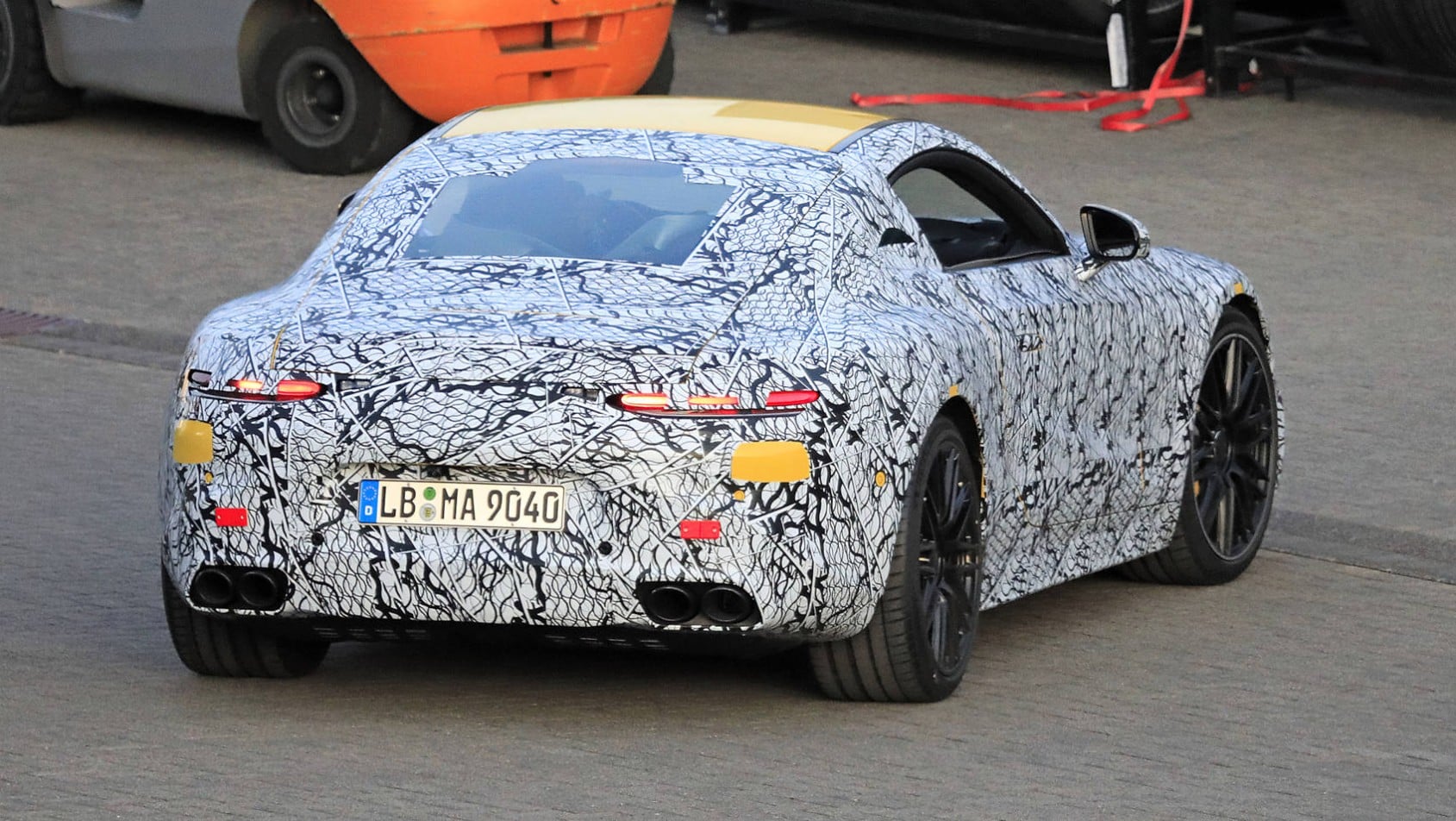 Mercedesa AMG GT - przygotowuje się na testy na Nurburgring