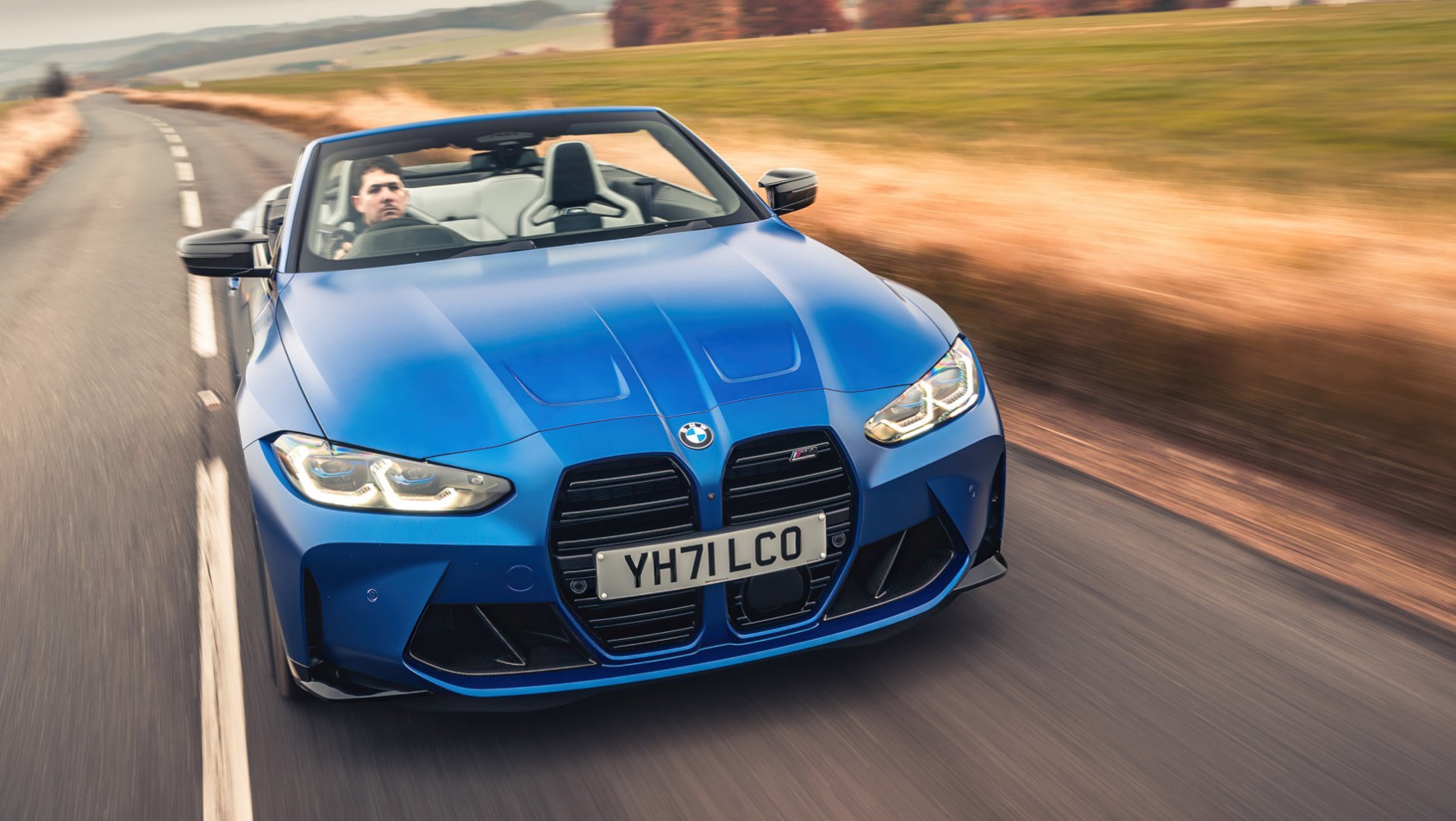 BMW M4 Competition xDrive Convertible na drodze