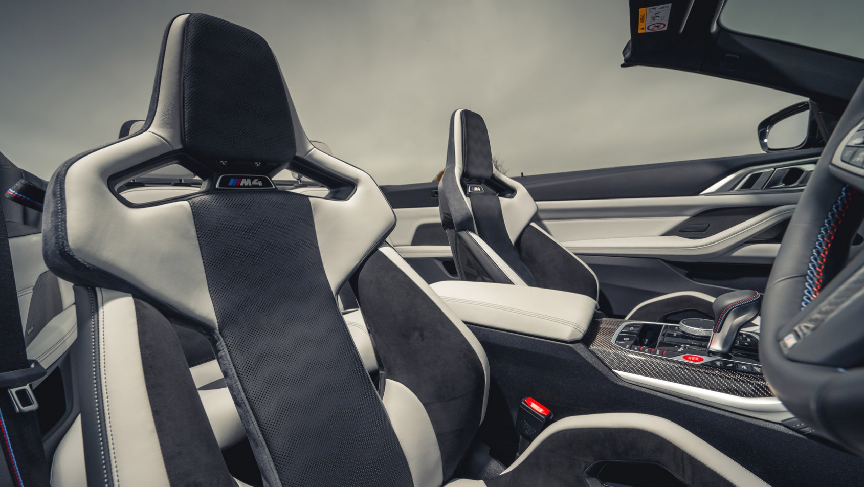 BMW M4 Competition Cabrio fotele