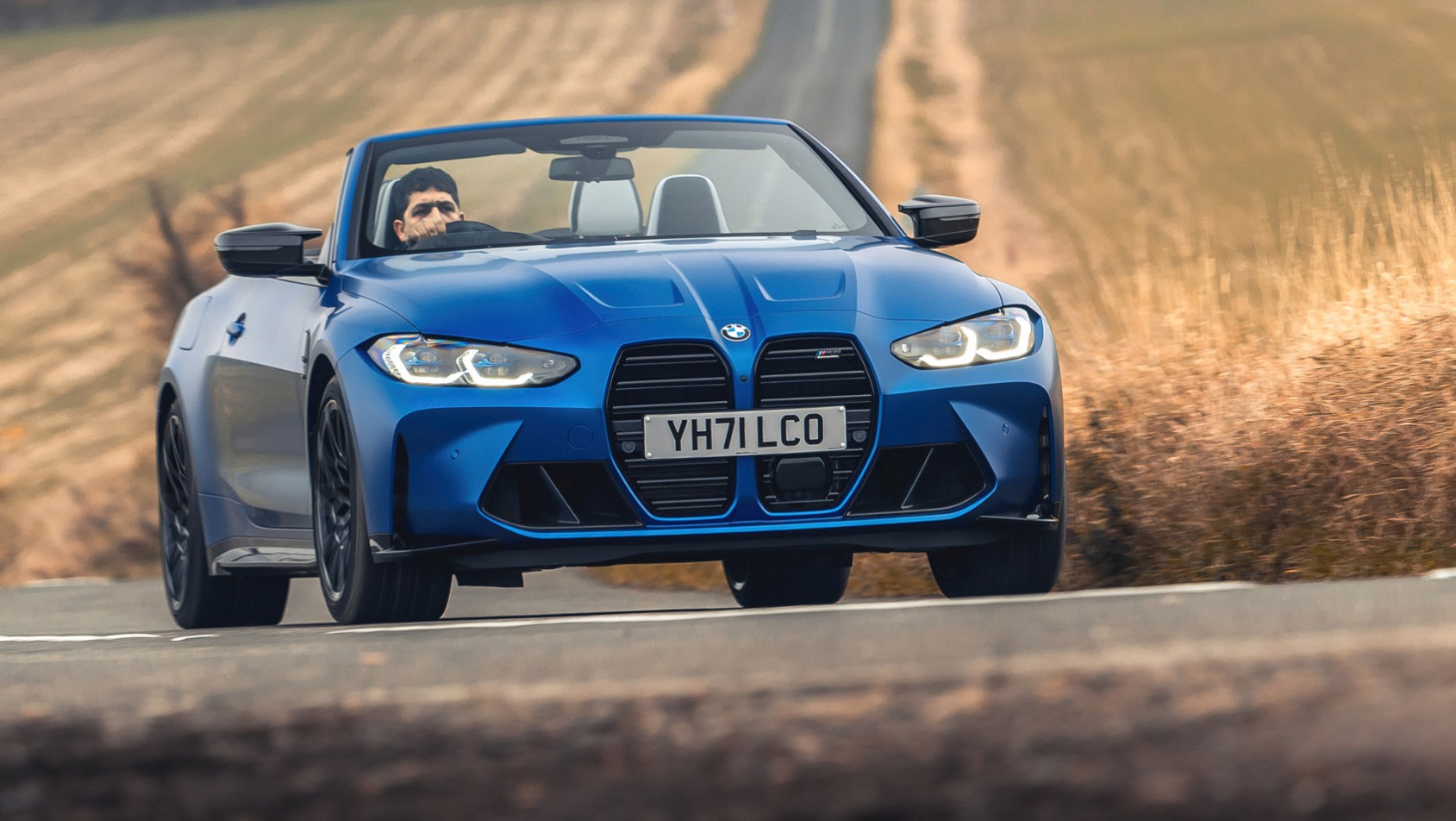 BMW M4 Competition Cabrio sylwetka z przodu