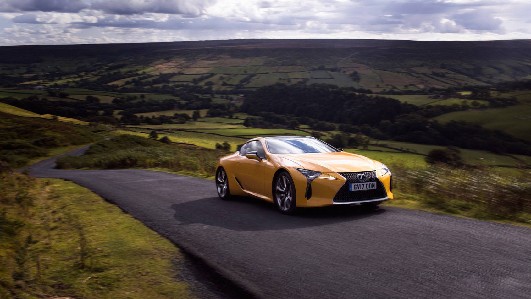 Lexus LC500 sylwetka z przodu
