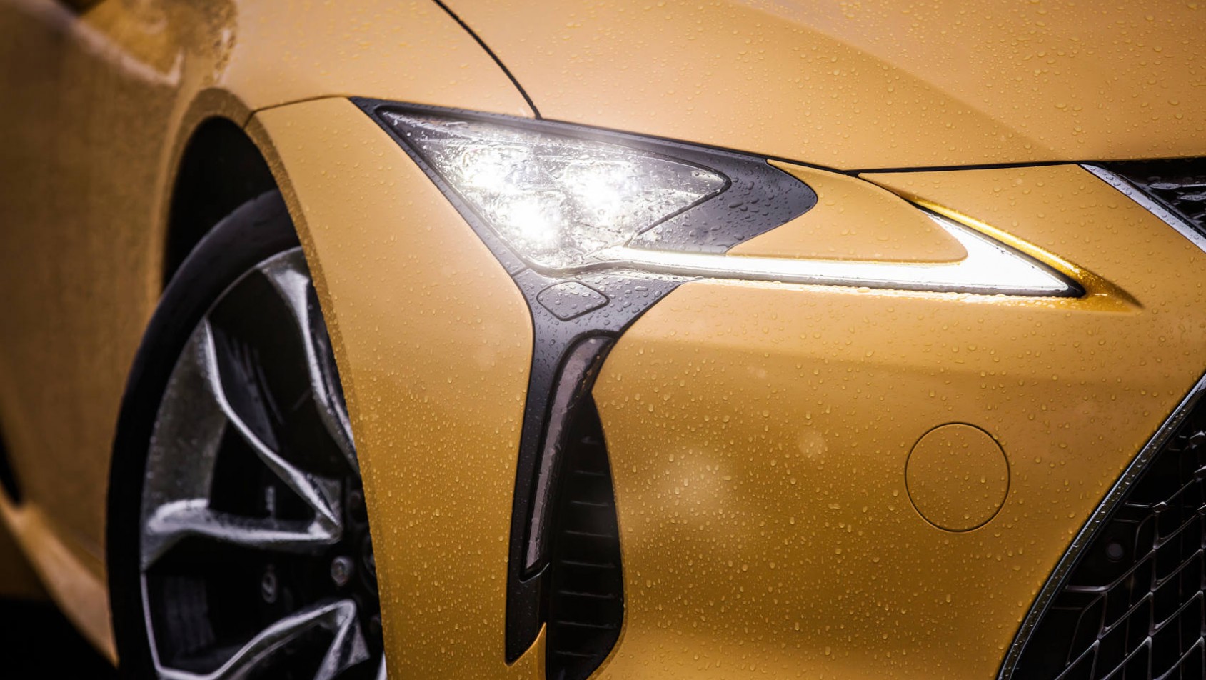 Lexus LC500 światła przednie