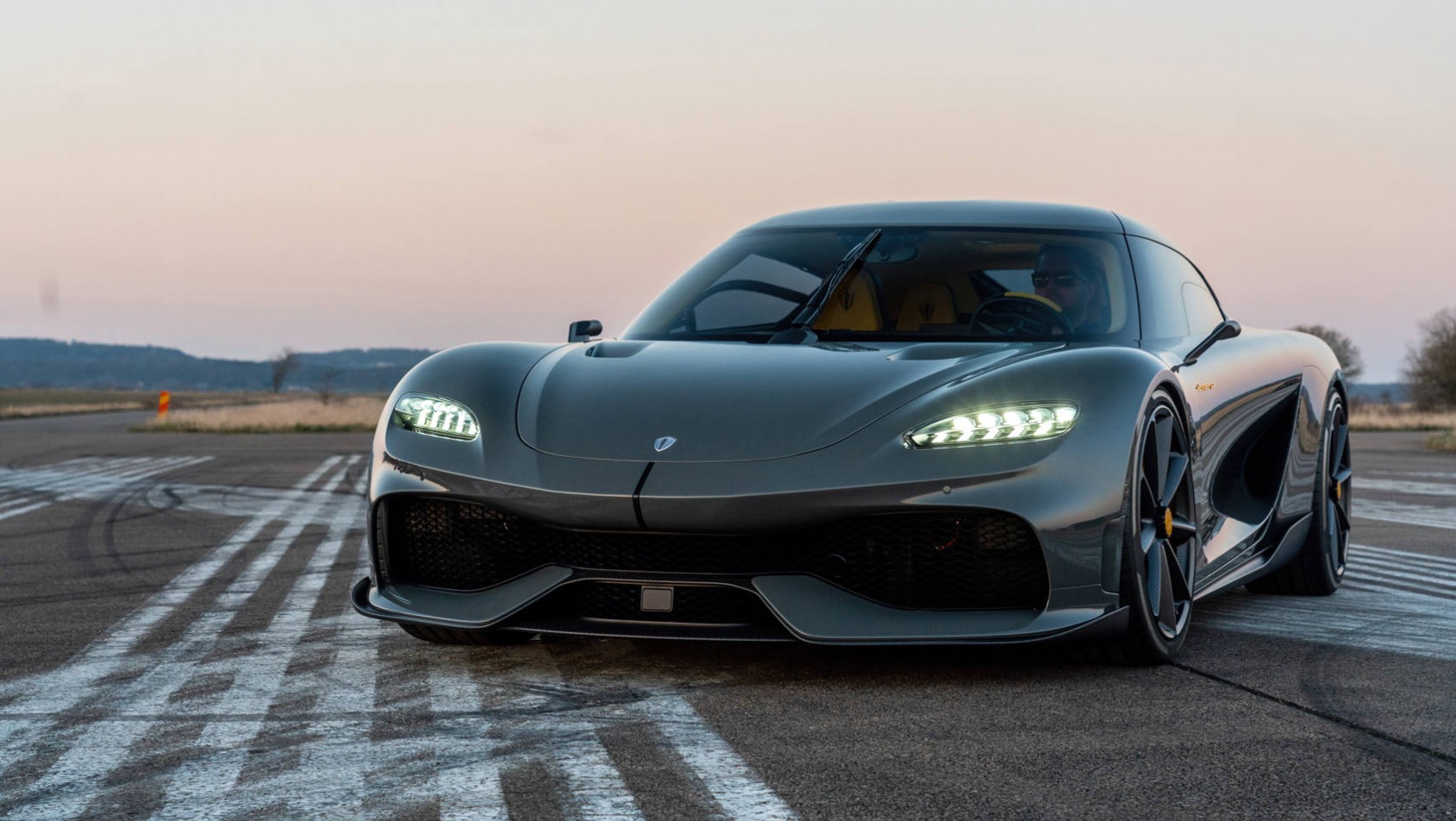 Koenigsegg Gemera - front auta