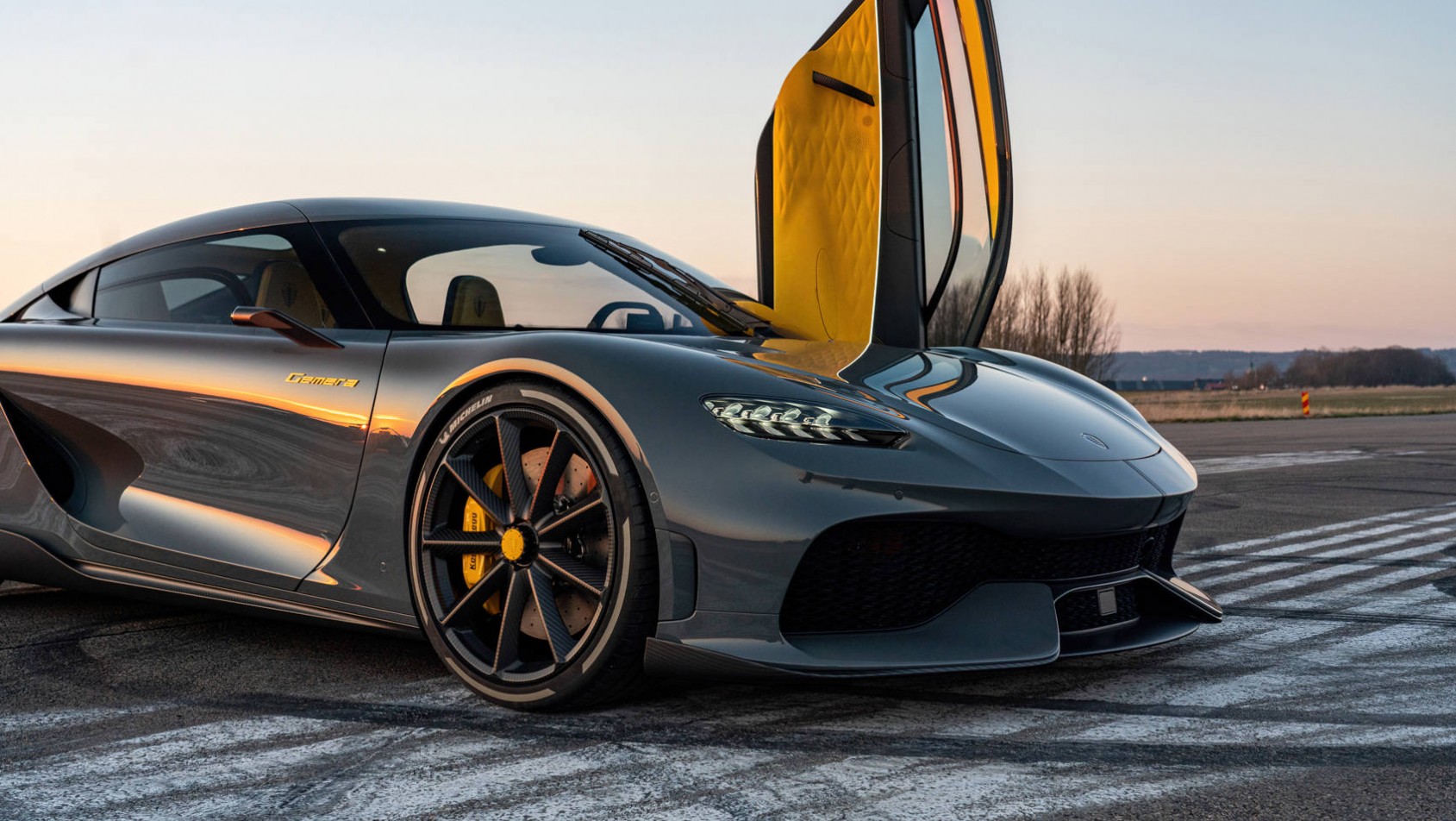 Koenigsegg Gemera - charakterystyczne drzwi