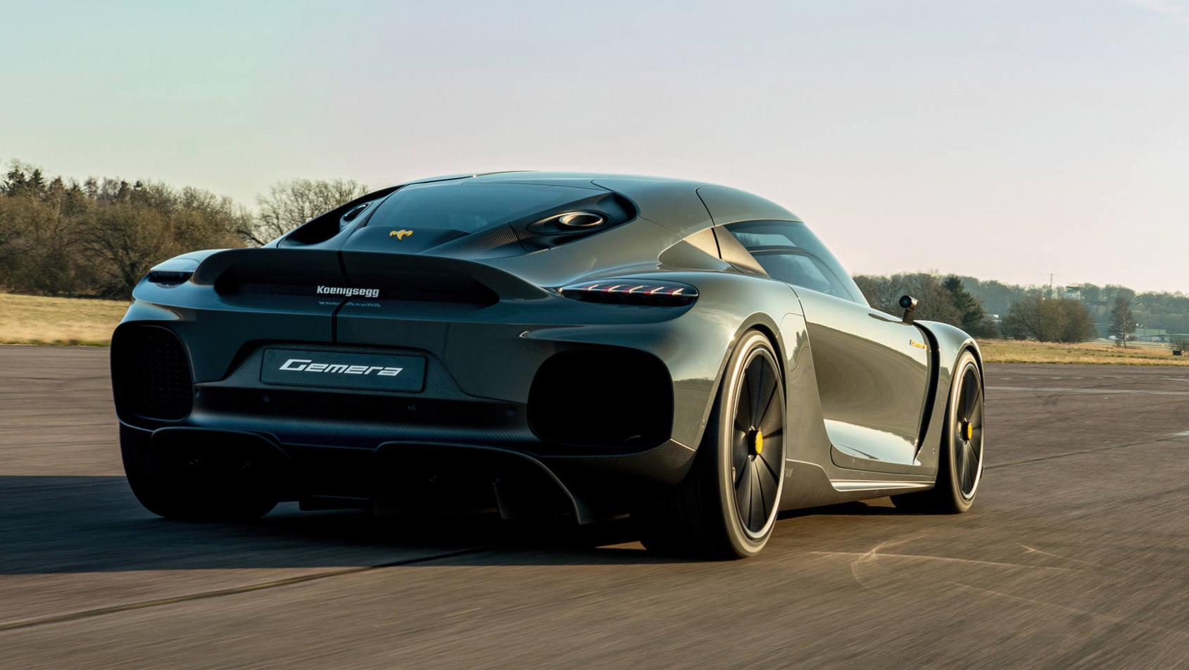 Koenigsegg Gemera - zbliżenie na tył auta