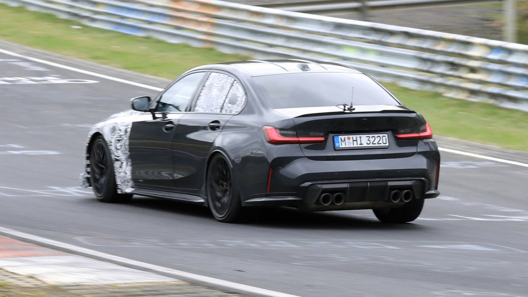 Nowe BMW M3 CS szybko pokonuje winkle