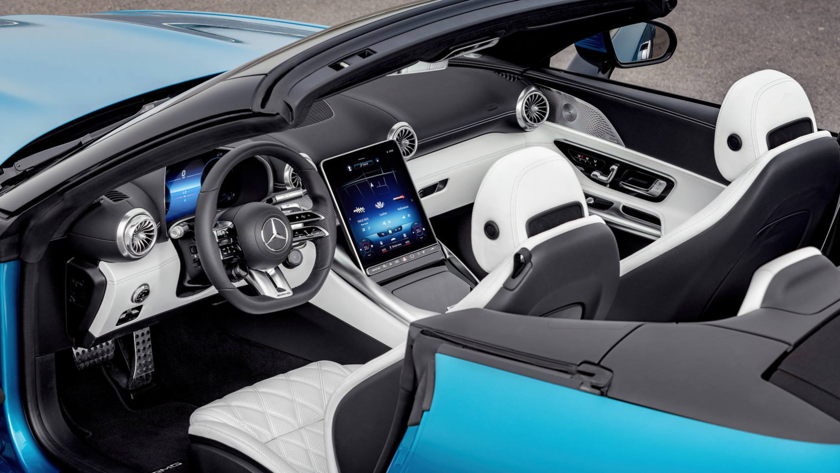 Debiutuje Mercedes-AMG SL43 Mercedes-AMG SL43 - wnętrze auta