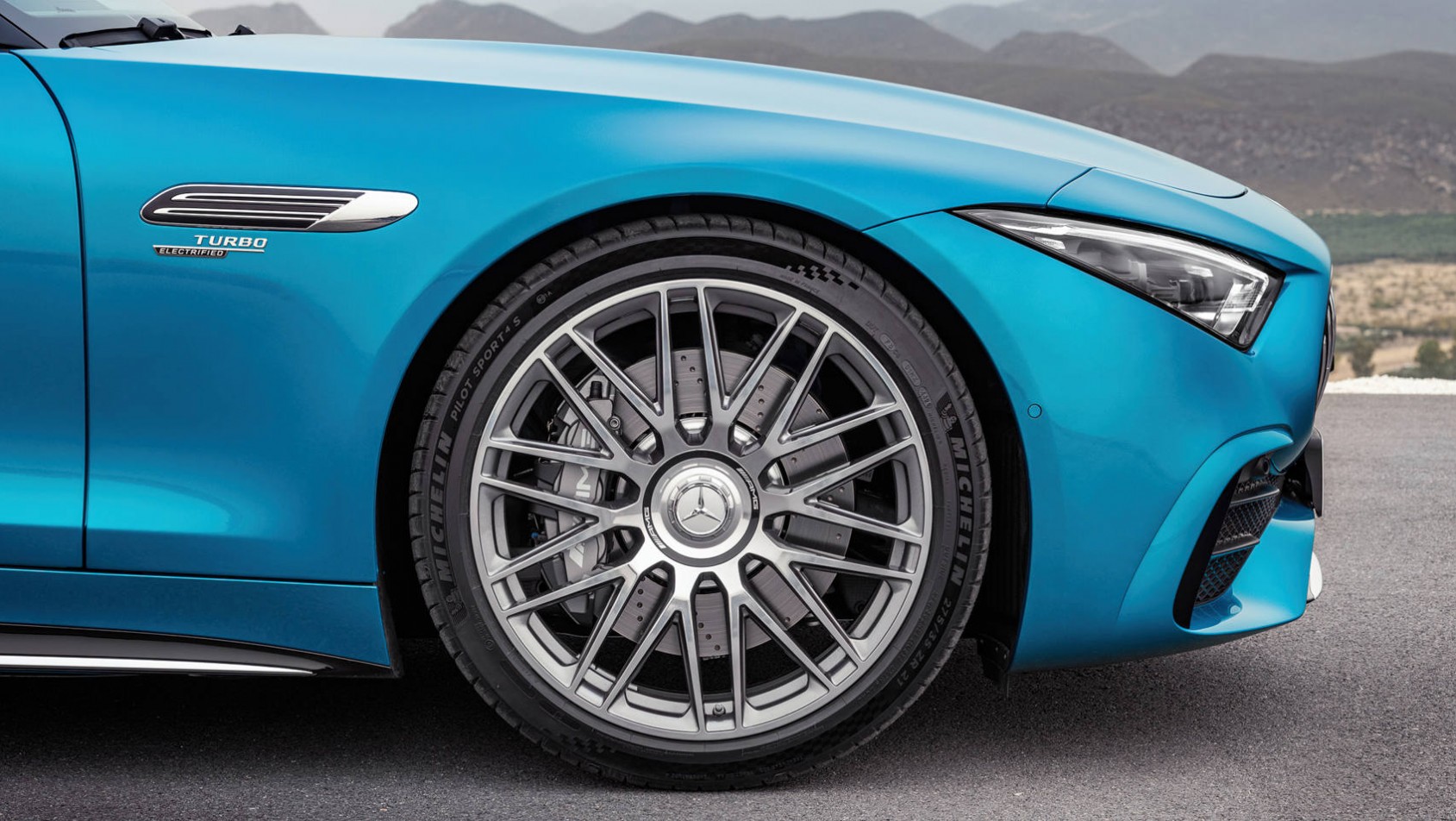 Debiutuje Mercedes-AMG SL43 Mercedes-AMG SL43 - Felgi i zaciski