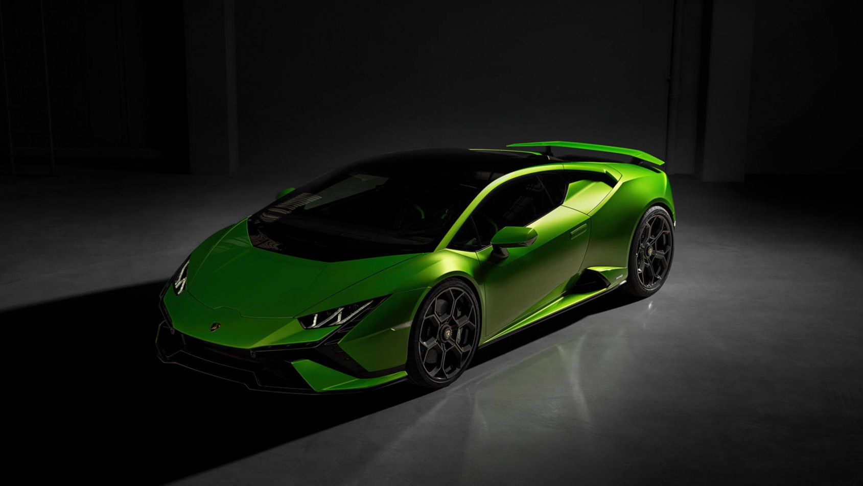 Zielone Lamborghini Huracan Tecnica w studiu