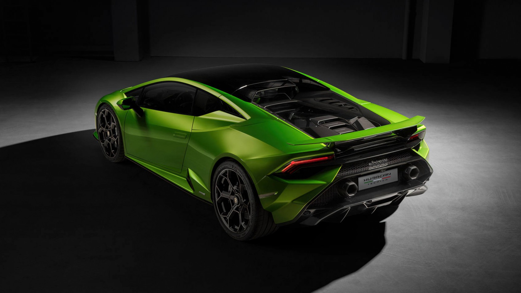 Zielone Lamborghini Huracan Tecnica tyłem