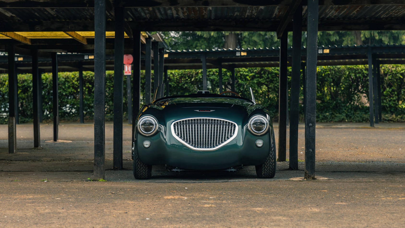 Healey by Caton - front auta