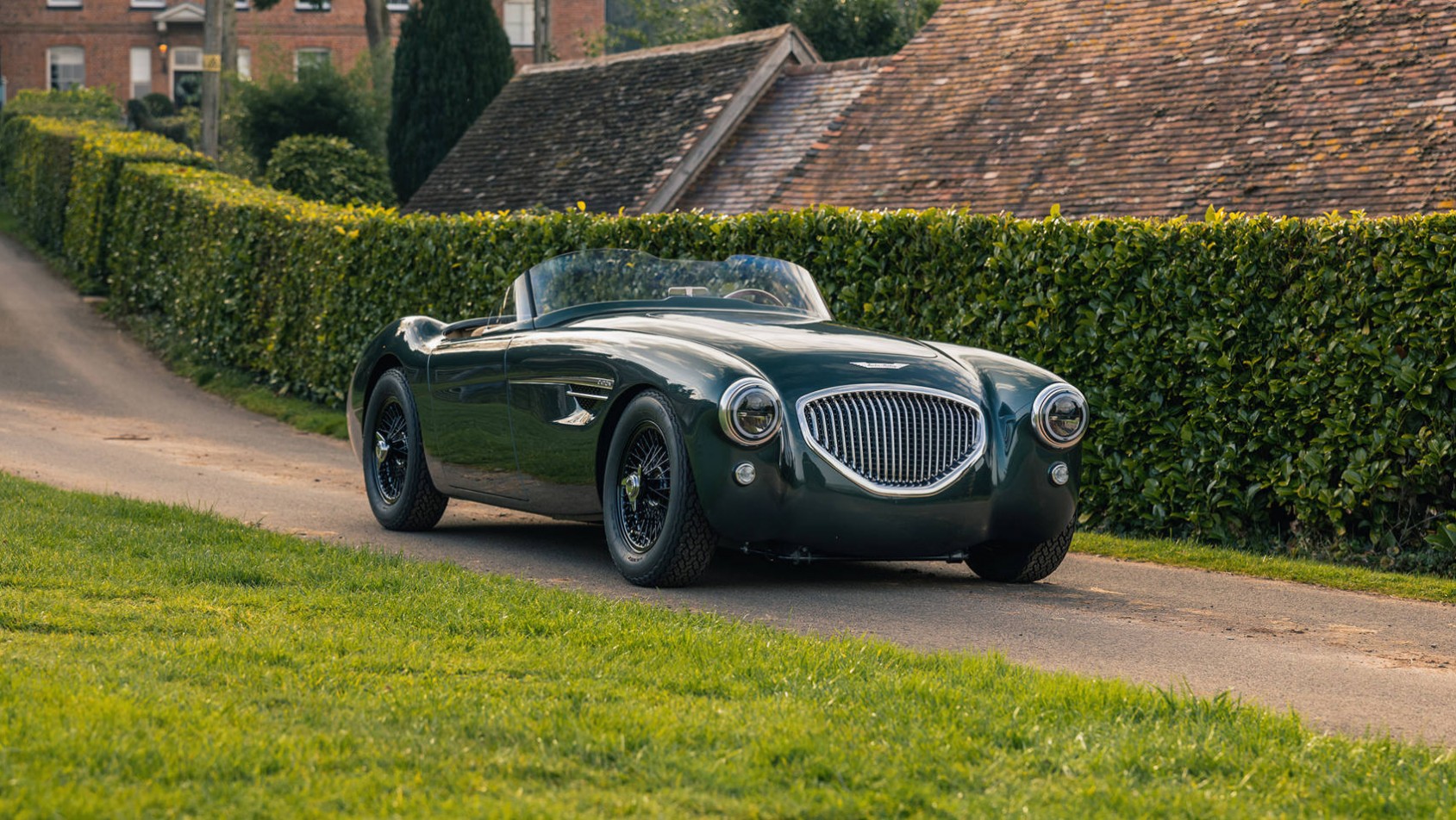 Healey by Caton w klasycznym brytyjskim otoczeniu