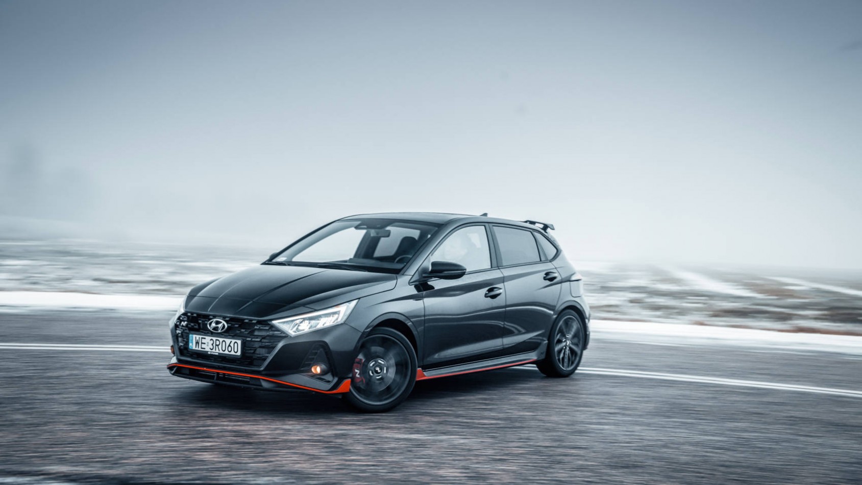 Hyundai i20 N podczas kontrolowanego poślizgu