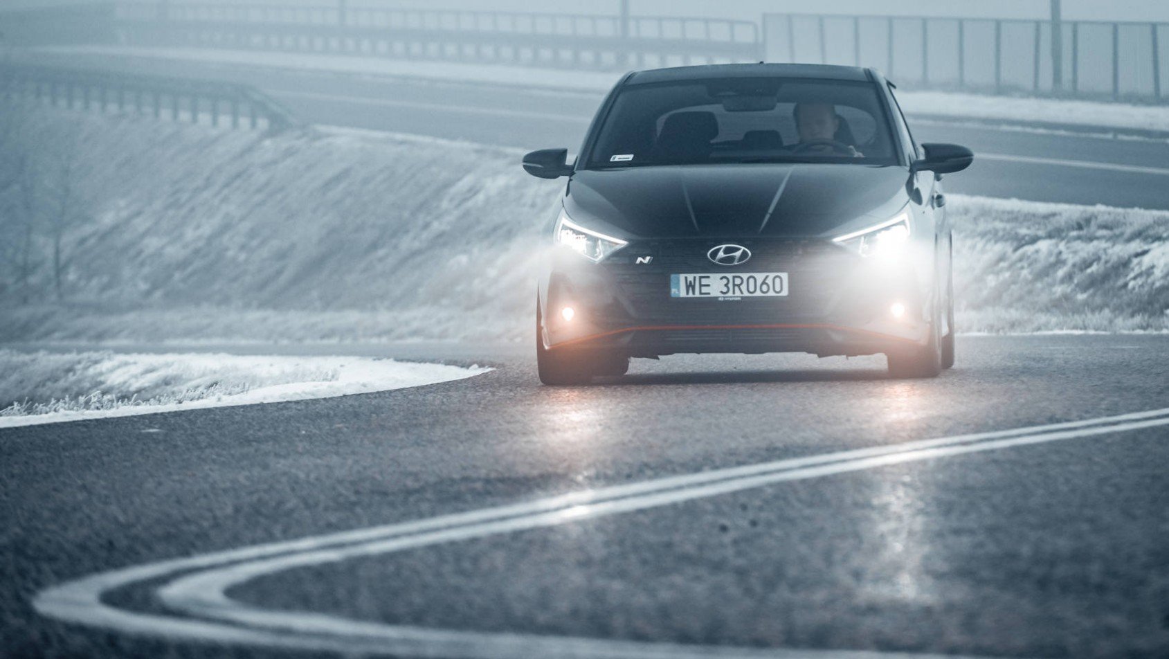 Hyundai i20 N na śliskiej drodze