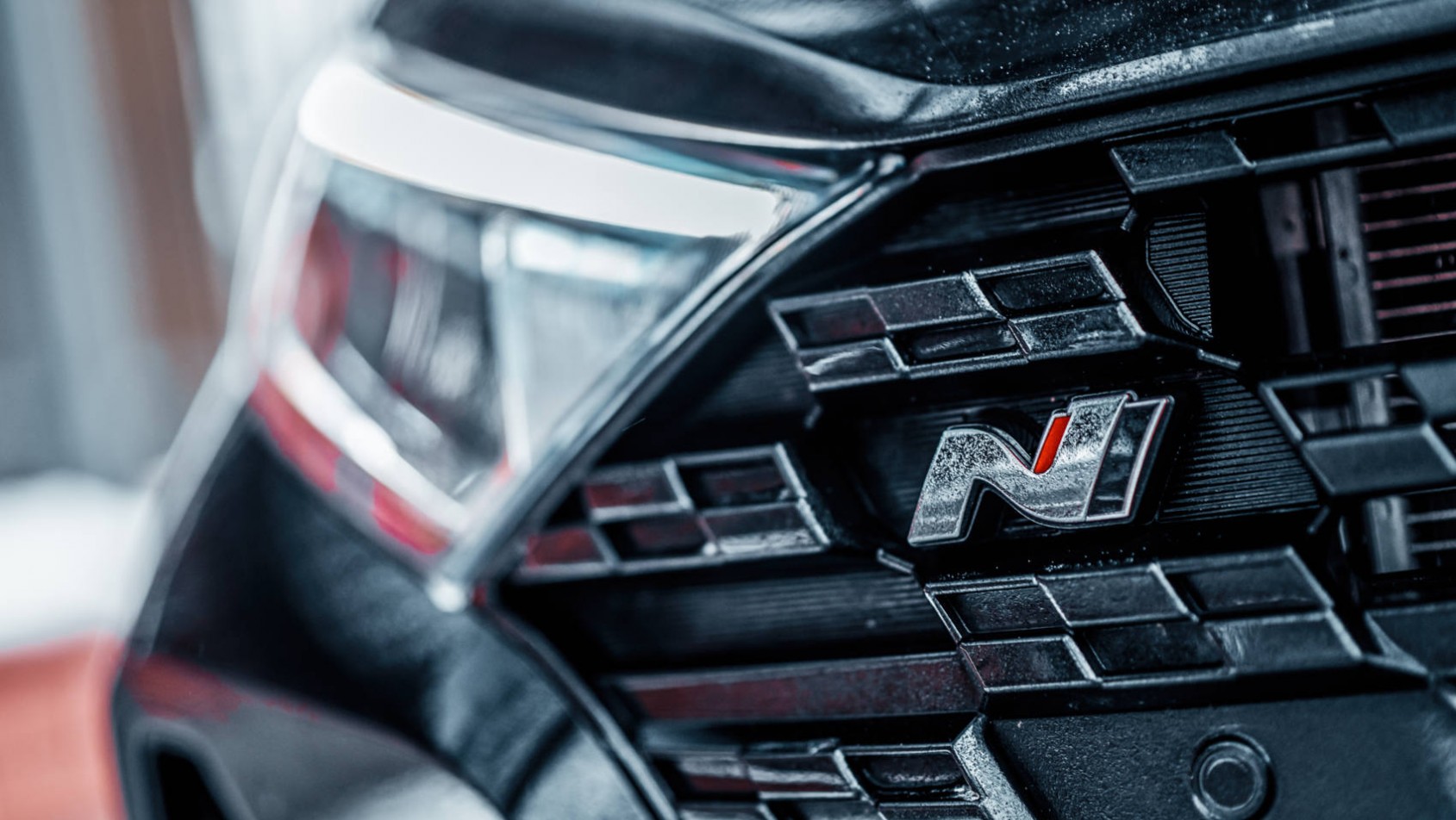 Hyundai i20 N - detale grilla i znaczek N