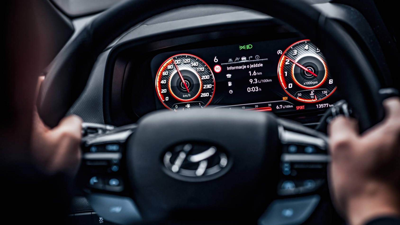 Hyundai i20 N - widok z za kierownicy