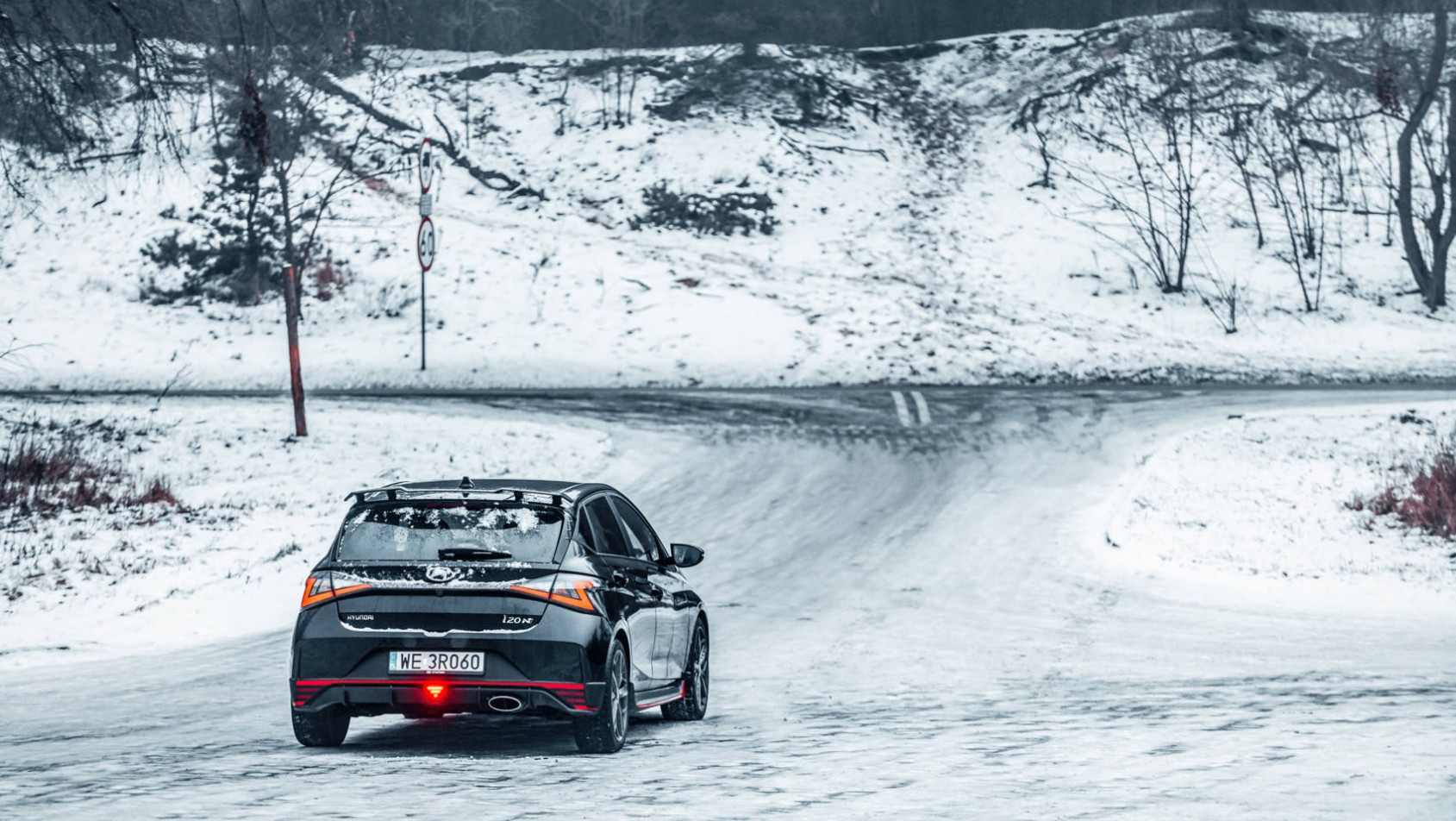 Hyundai i20 N na ośnieżonej drodze