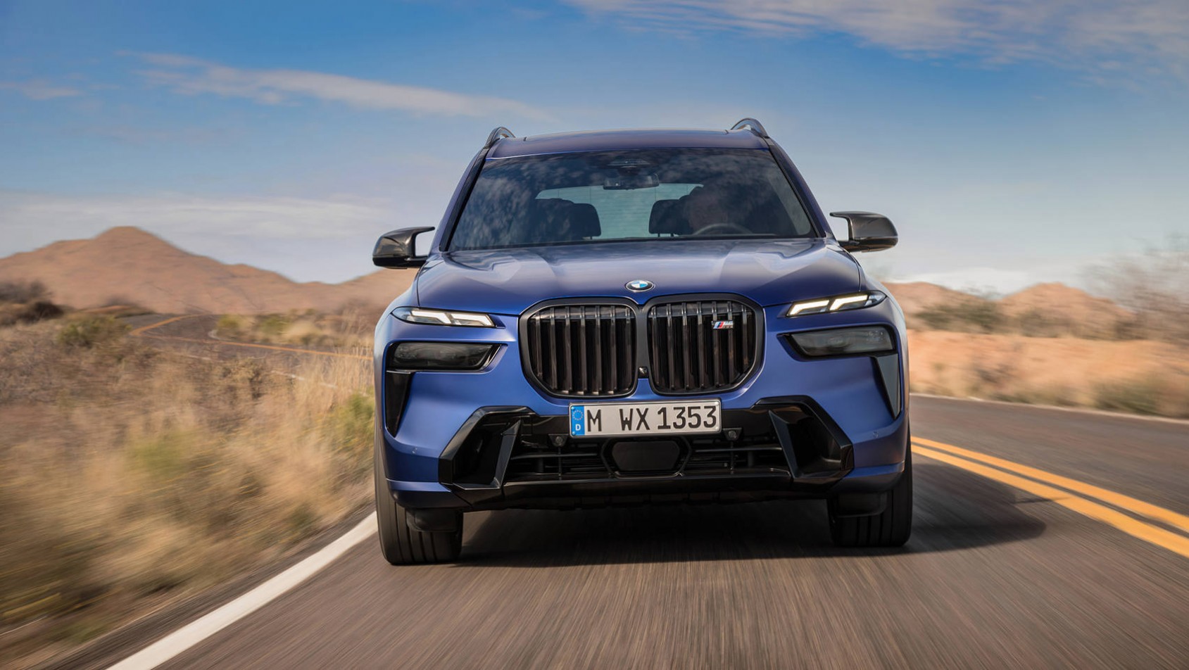 BMW X7 M60i - front auta
