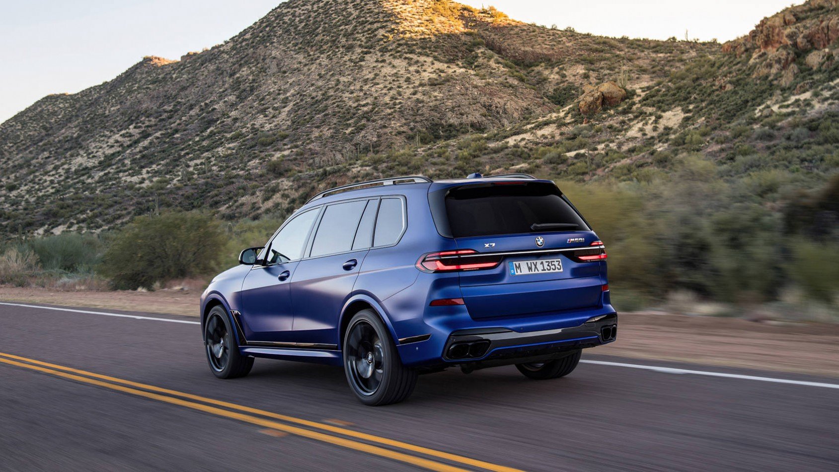 BMW X7 M60i - na tle krajobrazu