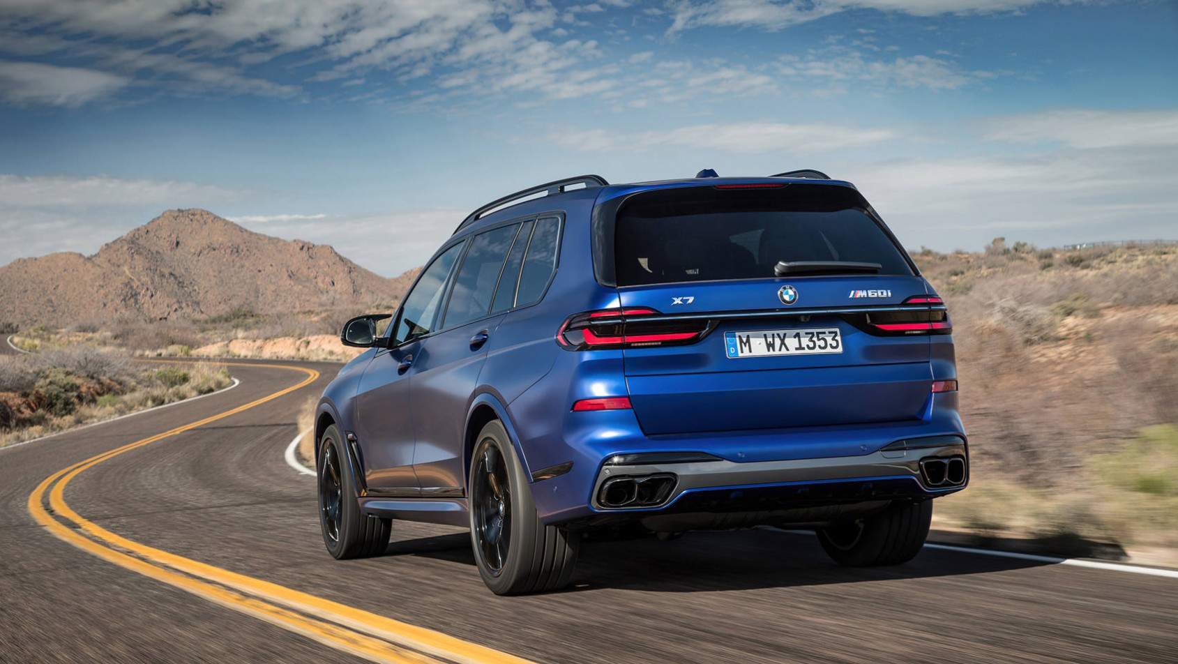 BMW X7 M60i - zbliżenie na tył auta