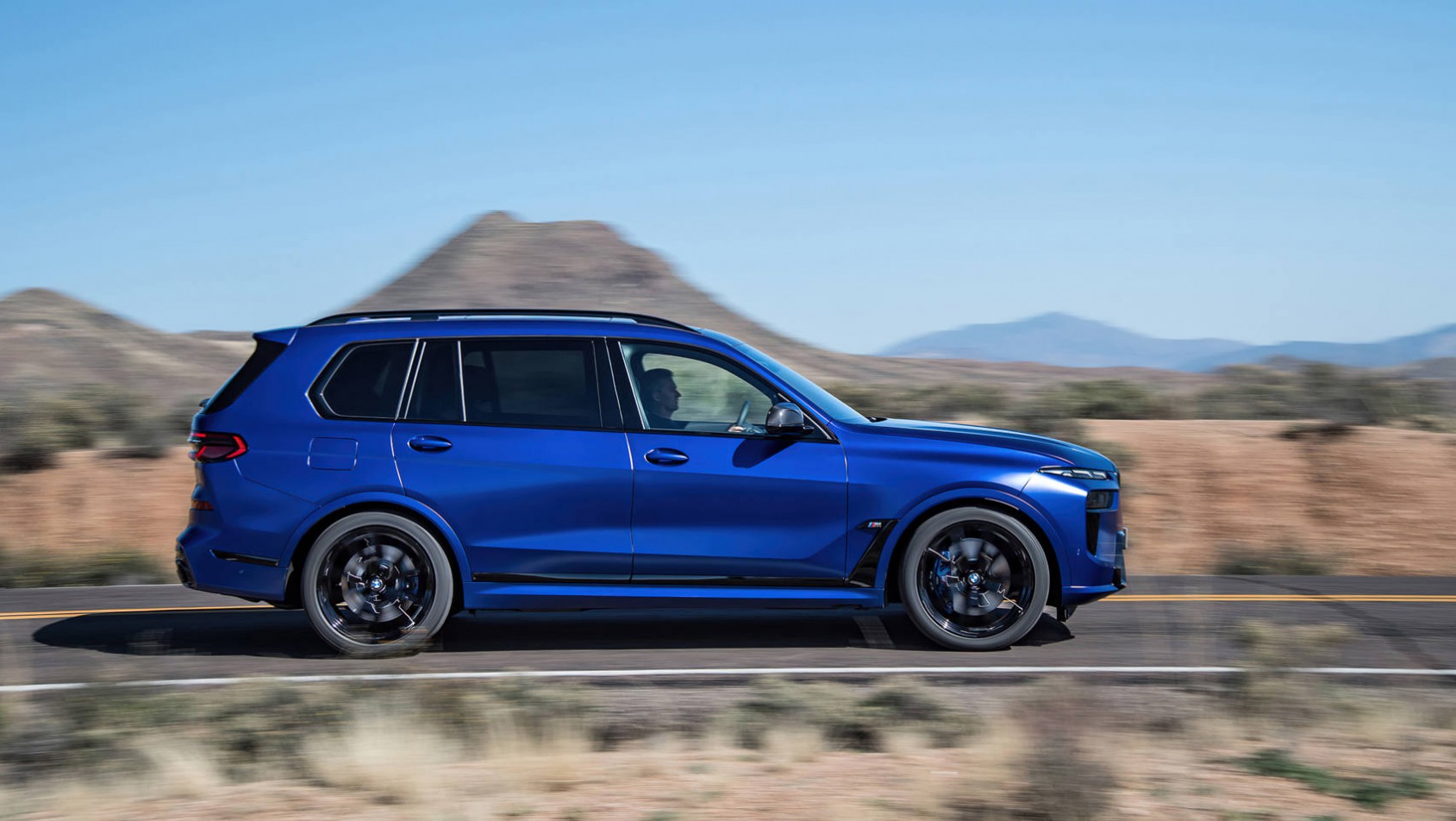 BMW X7 M60i - sylwetka auta