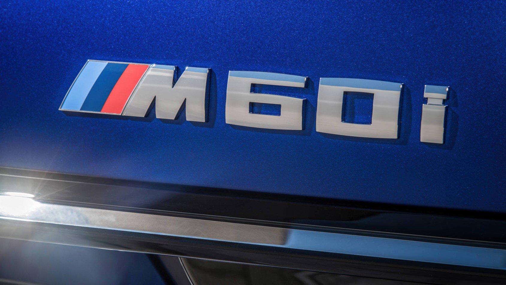 BMW X7 M60i - znaczek M60i