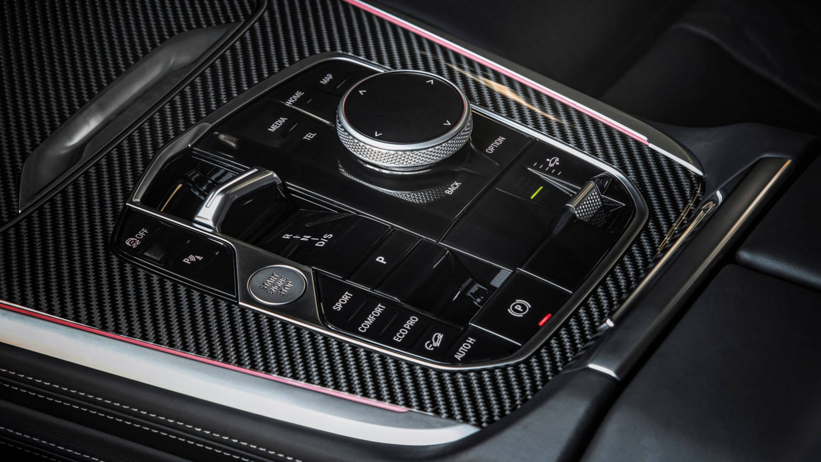 BMW X7 M60i - standardowy kontroler BMW