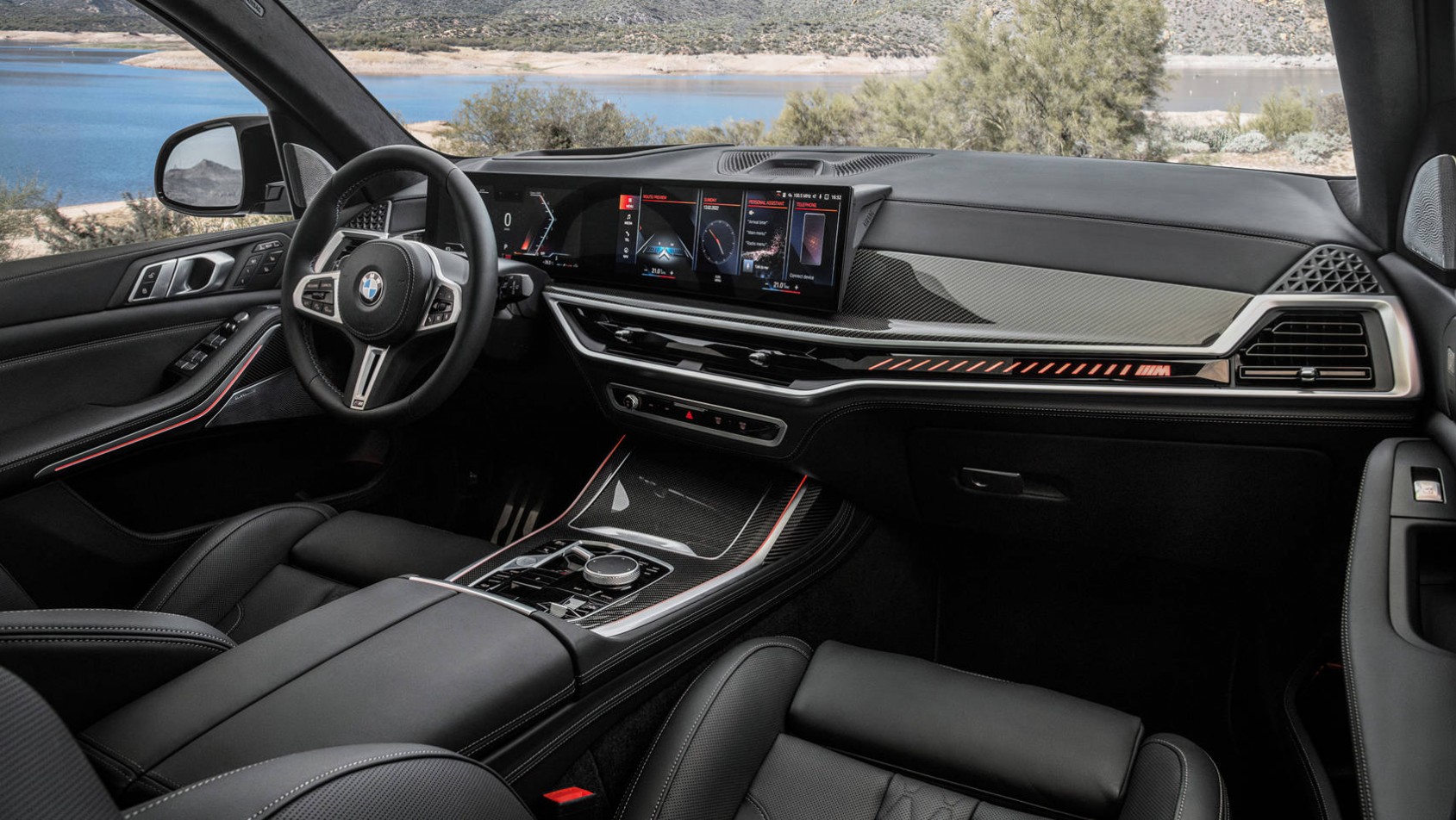 BMW X7 M60i - przestronna kabina