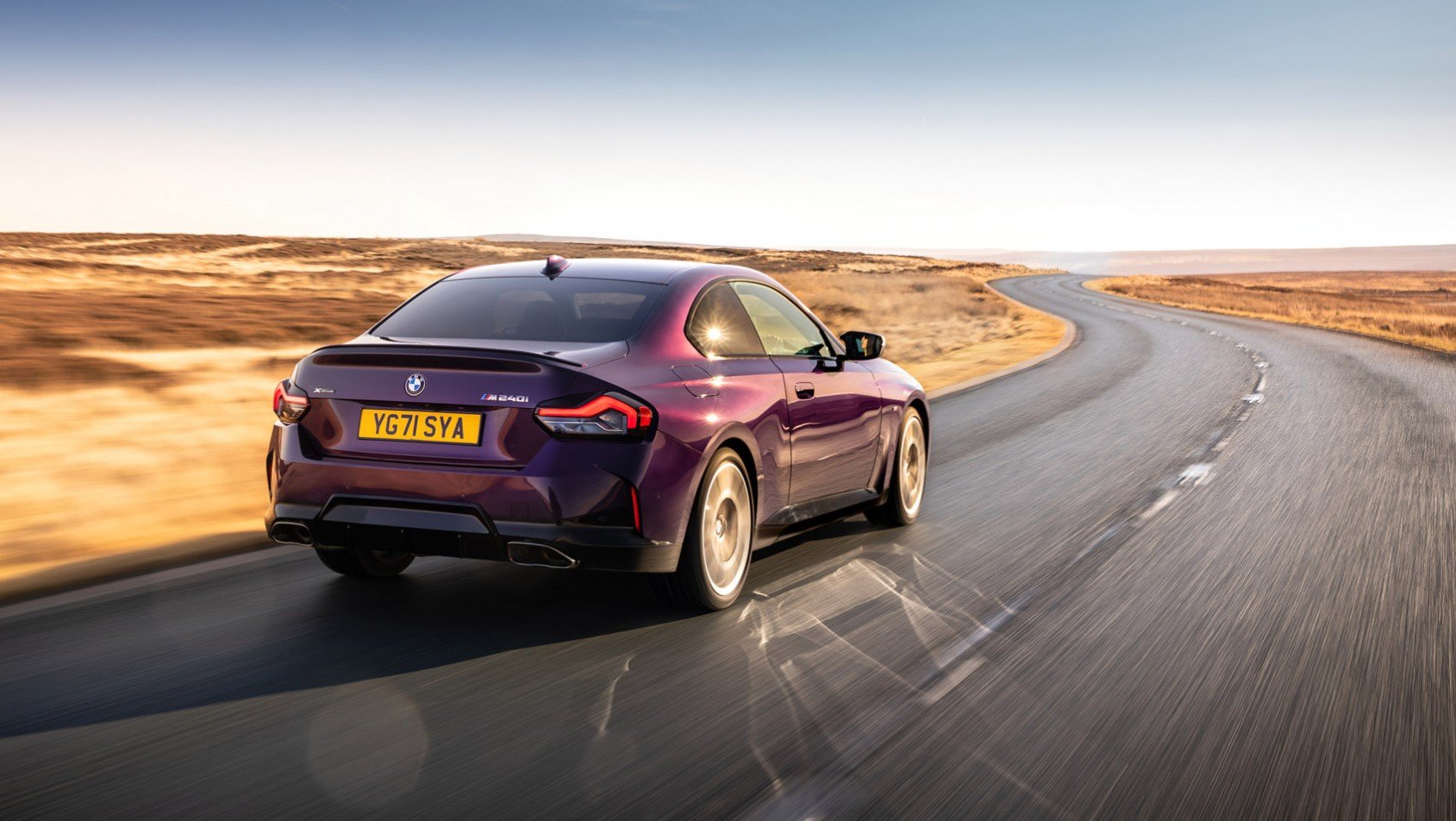 BMW M240i xDrive na drodze