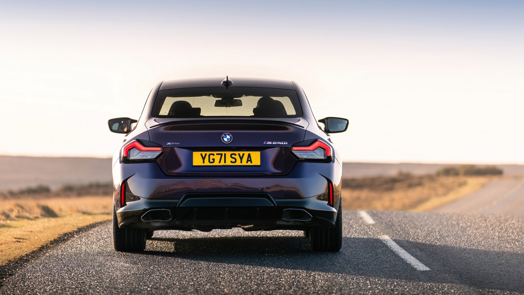 2022 BMW M240i xDrive z tyłu