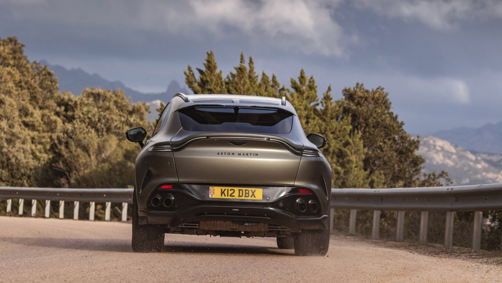 Aston Martin DBX707 tył