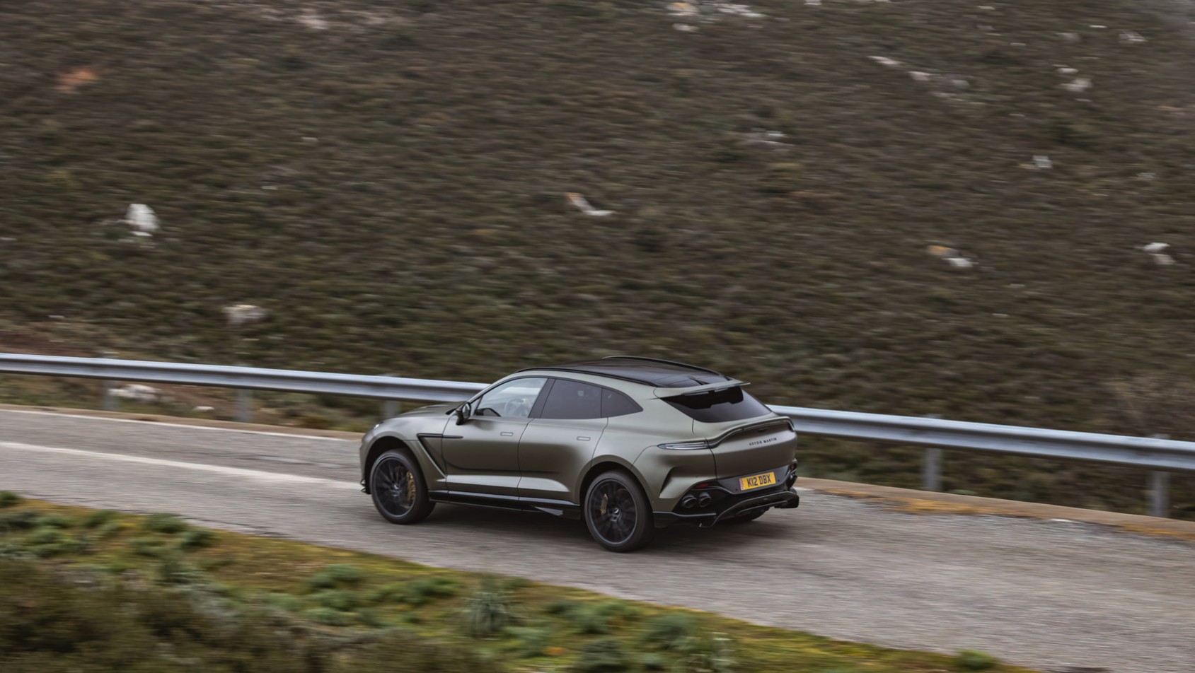 Aston Martin DBX707 podczas testu